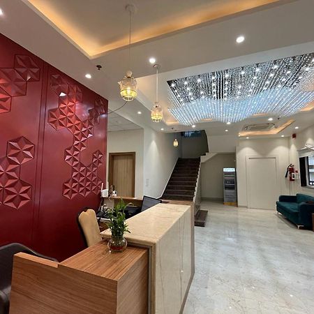 Hotel Satsang Grand バラナシ エクステリア 写真