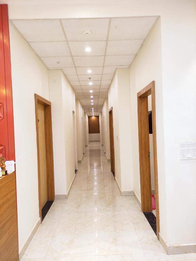 Hotel Satsang Grand バラナシ エクステリア 写真