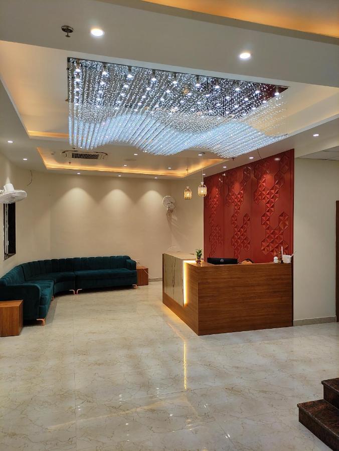 Hotel Satsang Grand バラナシ エクステリア 写真