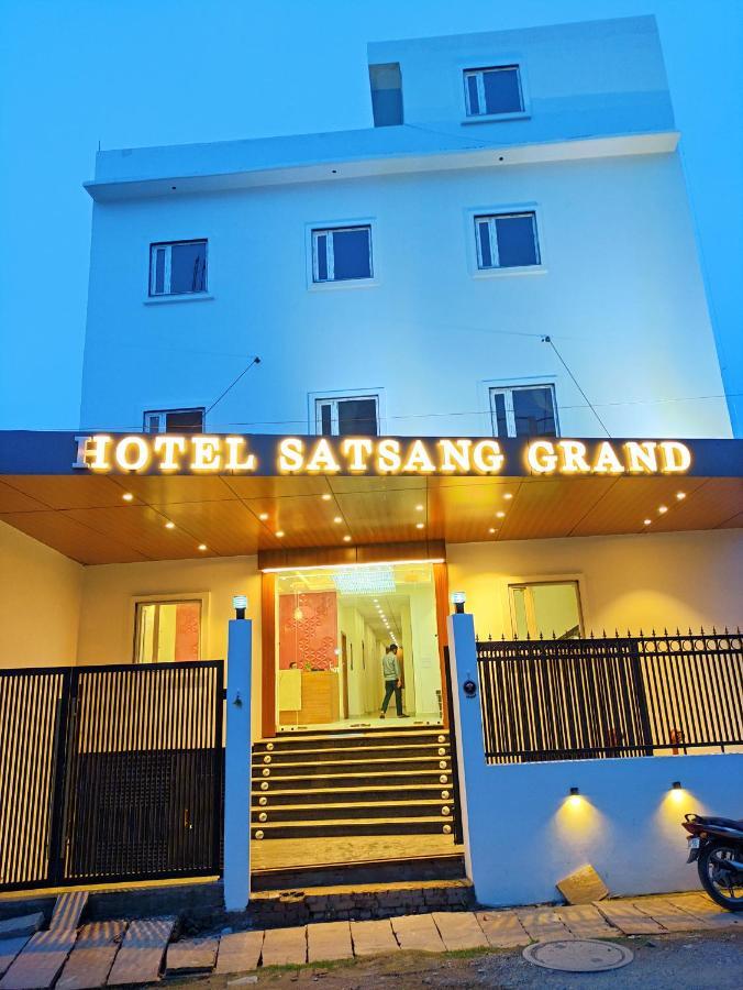 Hotel Satsang Grand バラナシ エクステリア 写真
