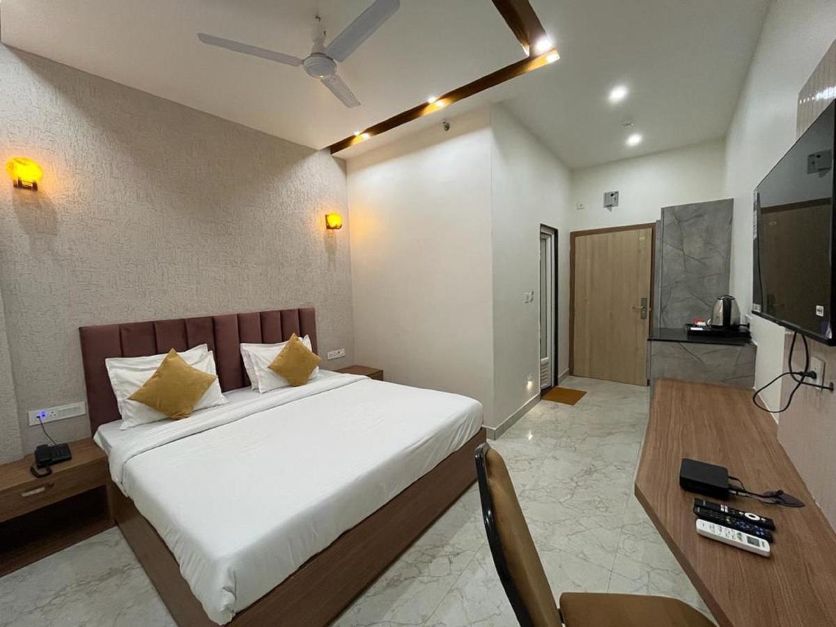 Hotel Satsang Grand バラナシ エクステリア 写真