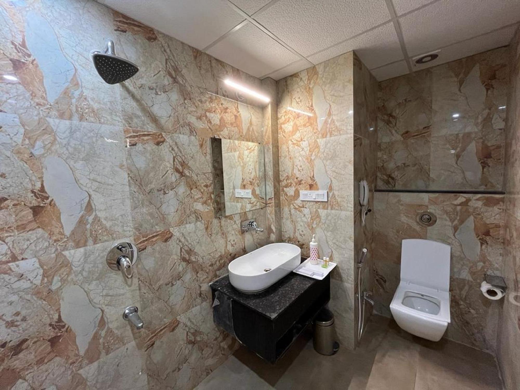 Hotel Satsang Grand バラナシ エクステリア 写真