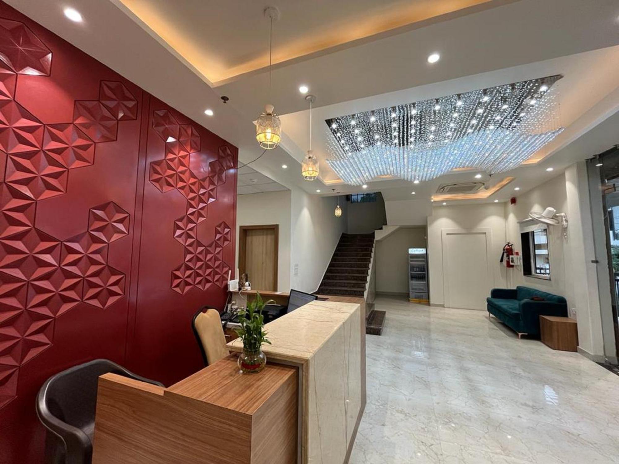 Hotel Satsang Grand バラナシ エクステリア 写真