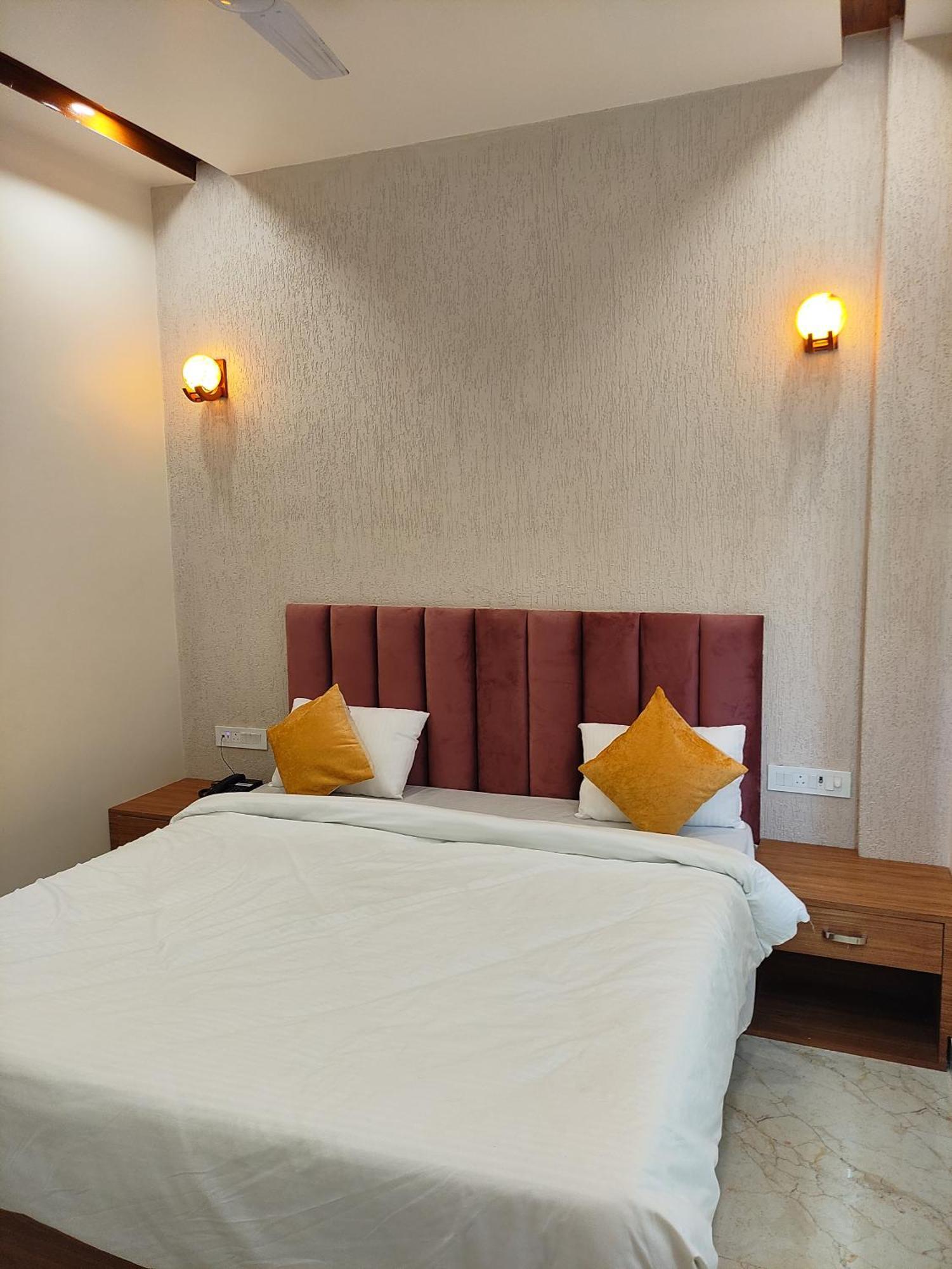 Hotel Satsang Grand バラナシ エクステリア 写真